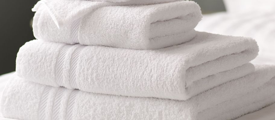 A Guide to Buying Luxury Bath Towels: Fabric, GSM, and More